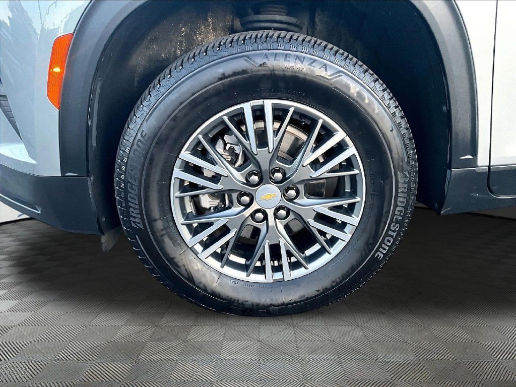 Used 2025 Chevrolet Traverse LT AWD/4WD image 7