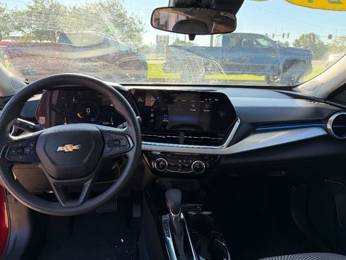 Used 2024 Chevrolet Trax LT image 4