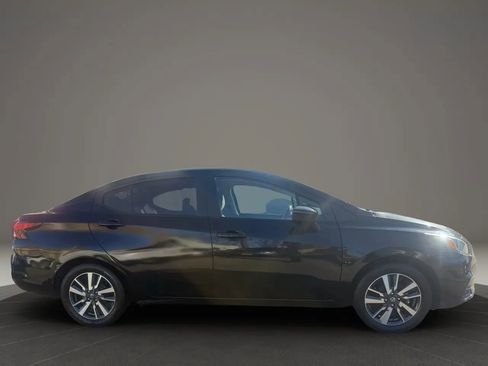 Used 2021 Nissan Versa SV image 4