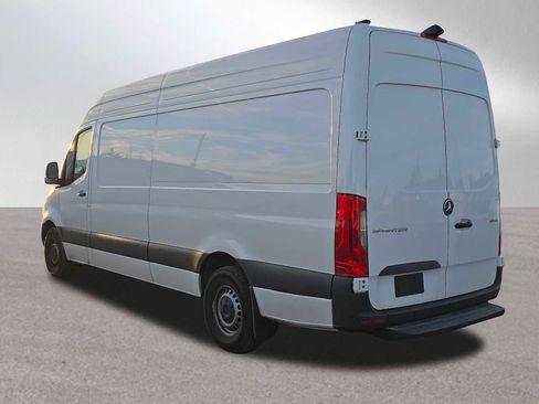 Used 2025 Mercedes-Benz Sprinter 2500 image 5