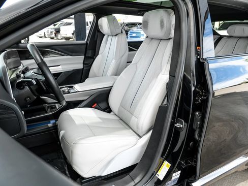 Used 2023 Cadillac Lyriq AWD image 32