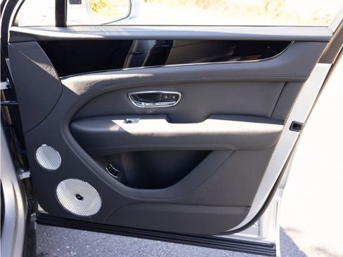 Certified 2024 Bentley Bentayga Extended Wheelbase image 78