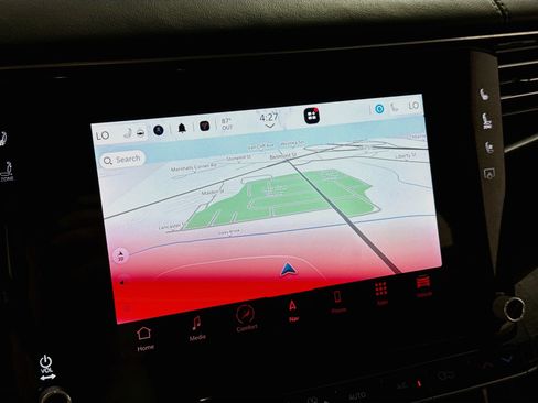 Used 2022 Jeep Wagoneer Series III w/ Premium Group I AWD/4WD image 2