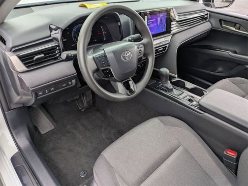 Used 2025 Toyota Camry LE image 17