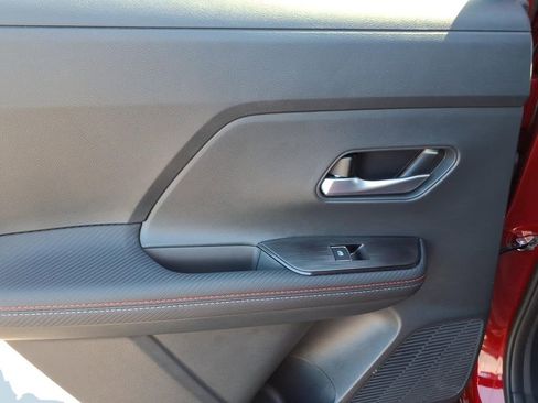 Used 2025 Nissan Kicks SR FWD image 10