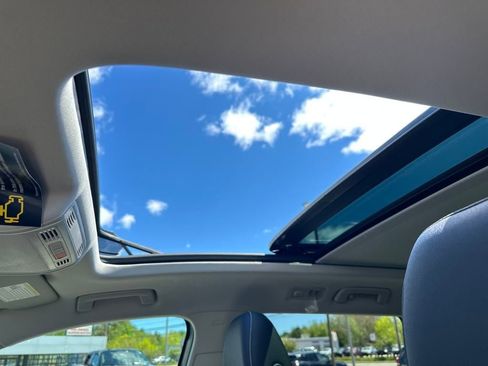 New 2025 Volkswagen Taos SEL image 21