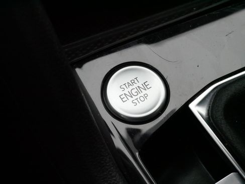 Used 2024 Volkswagen Taos SE image 28