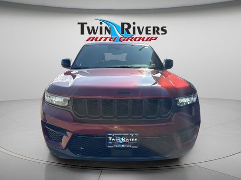 Used 2023 Jeep Grand Cherokee Altitude AWD/4WD image 7