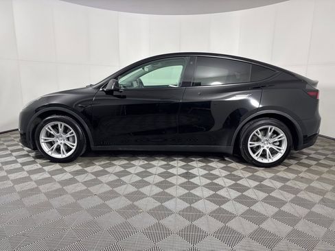 Used 2021 Tesla Model Y Long Range image 3