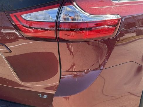 Used 2019 Toyota Sienna LE image 7
