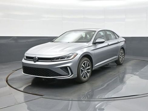 New 2026 Volkswagen Jetta SE FWD image 3