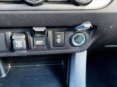 Used 2022 Toyota Tacoma TRD Sport AWD/4WD image 16