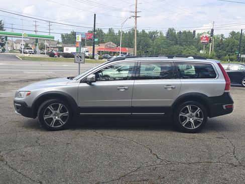 Used 2015 Volvo XC70 T6 w/ Proximity Package AWD/4WD image 4