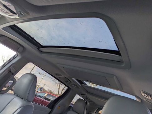 Used 2012 Toyota Sienna Limited image 18