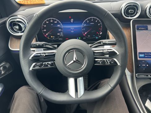 Used 2025 Mercedes-Benz GLC 300 4MATIC image 17