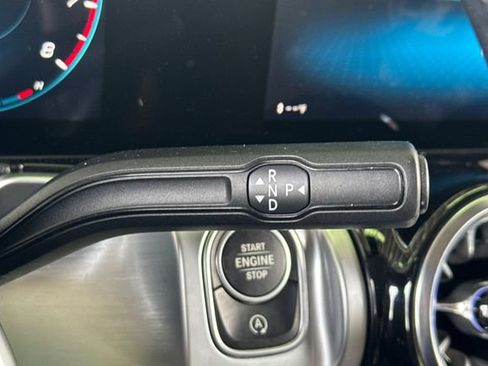 Used 2022 Mercedes-Benz GLB 250 image 32