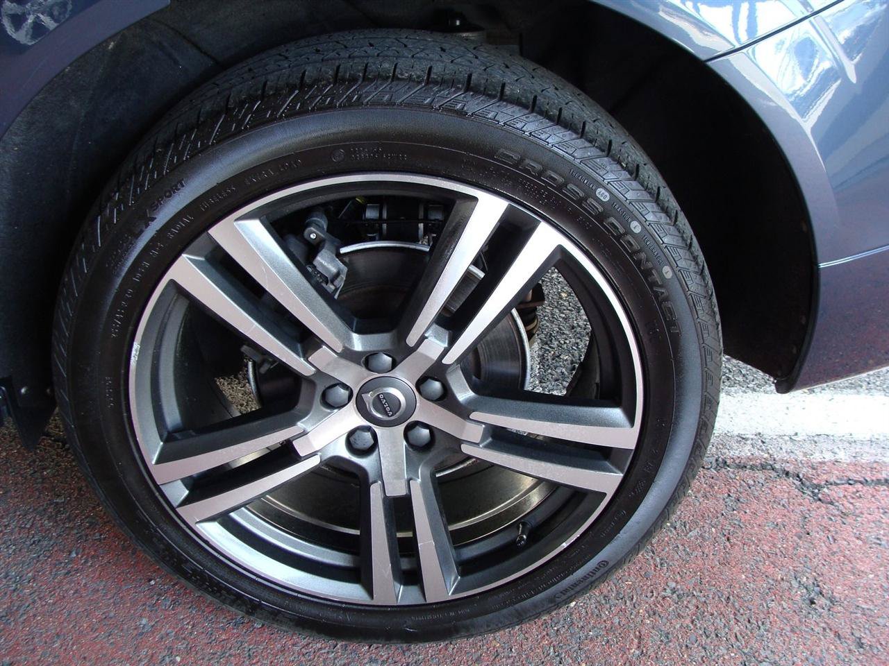 Used 2021 Volvo XC60 T5 Momentum w/ Premium Package AWD/4WD image 30