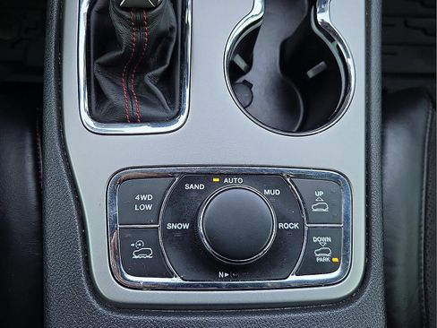Used 2018 Jeep Grand Cherokee Trailhawk AWD/4WD image 17