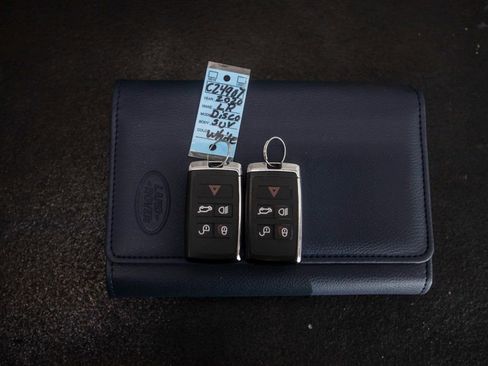 Used 2020 Land Rover Discovery HSE image 32