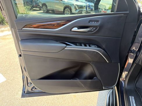 Used 2023 Cadillac Escalade ESV Premium Luxury RWD image 19