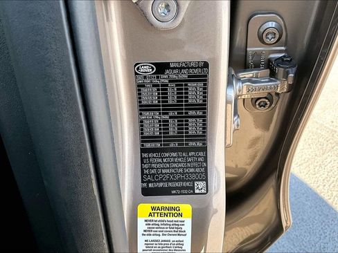 Used 2023 Land Rover Discovery Sport SE AWD/4WD image 17