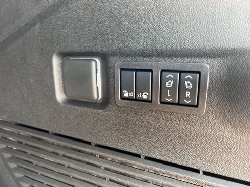 New 2025 Chevrolet Suburban Premier image 11