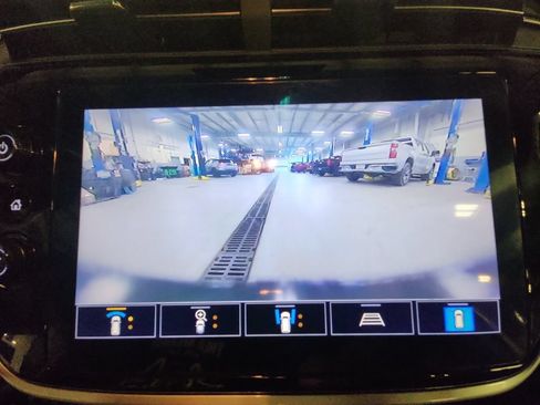 Used 2022 Chevrolet Bolt LT w/ Infotainment Package FWD image 19