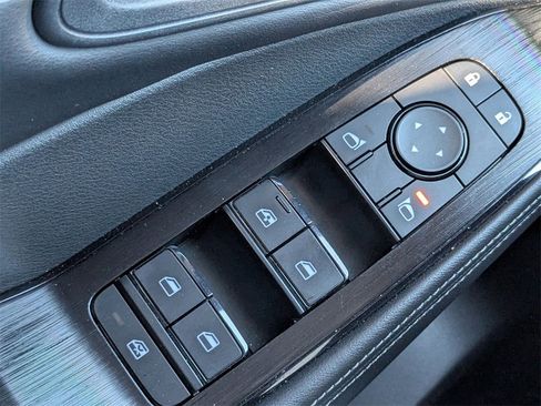 Used 2022 Nissan Rogue SV w/ SV Premium Package image 24