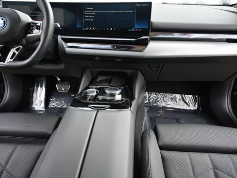 Certified 2024 BMW i5 eDrive40i w/ M Sport Package image 7