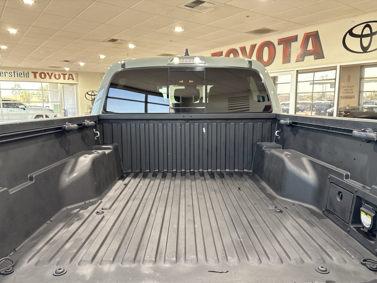 Used 2023 Toyota Tacoma TRD Off-Road w/ Technology Package RWD image 23
