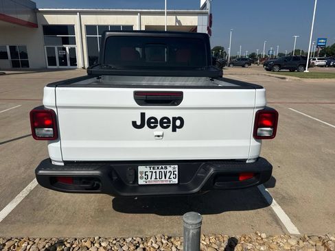Used 2023 Jeep Gladiator Sport AWD/4WD image 3