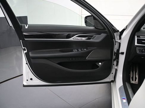 Used 2019 BMW 750i xDrive w/ M Sport Package AWD/4WD image 8