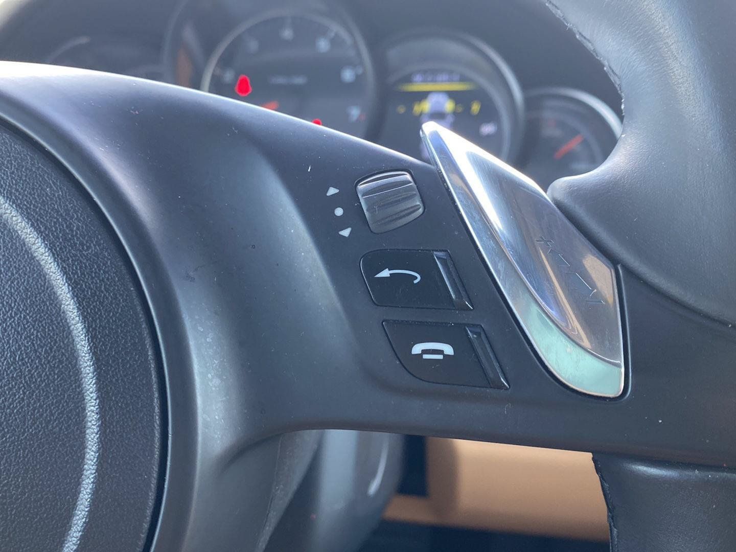 Used 2014 Porsche Cayenne Platinum Edition AWD/4WD image 18