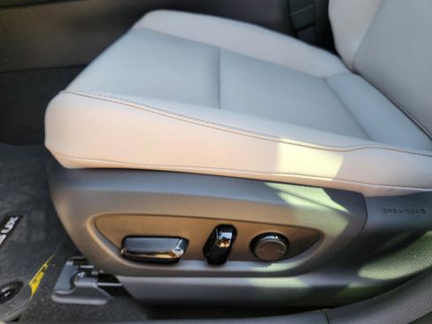 New 2026 Lexus UX 300h FWD image 17