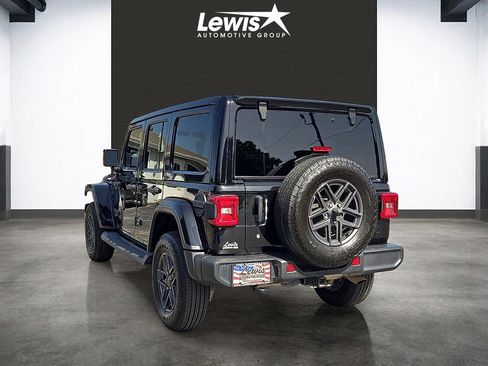Used 2020 Jeep Wrangler Unlimited Sahara AWD/4WD image 5