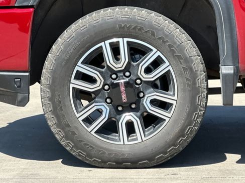 Used 2022 GMC Sierra 2500 AT4 w/ AT4 Premium Plus Package AWD/4WD image 12