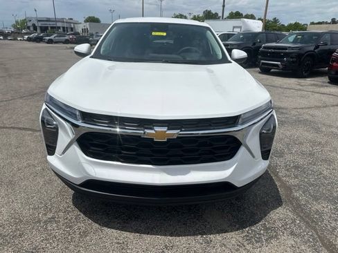 New 2026 Chevrolet Trax LS w/ LS Convenience Package FWD image 8