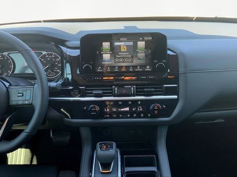 New 2025 Nissan Pathfinder SL image 9