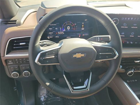 Used 2025 Chevrolet Suburban High Country AWD/4WD image 25