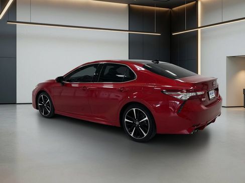 Used 2019 Toyota Camry XSE FWD image 3