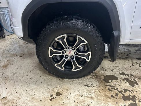 Certified 2024 GMC Canyon AT4 image 11