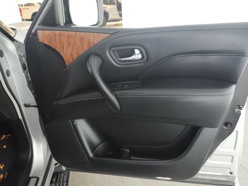Used 2019 INFINITI QX80 Luxe image 18