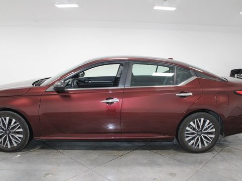 Used 2024 Nissan Altima 2.5 SV image 7