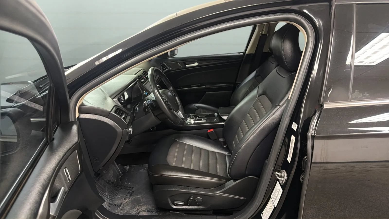 Used 2018 Ford Fusion SE w/ Equipment Group 201A FWD image 21