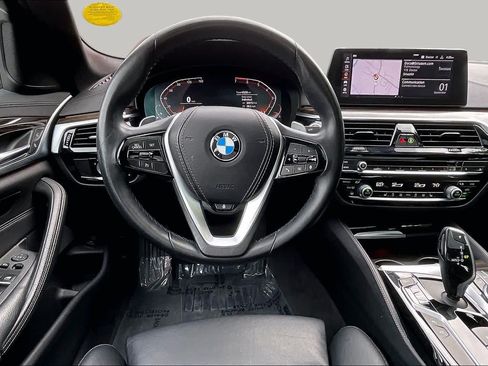 Used 2020 BMW 530i xDrive w/ Premium Package AWD/4WD image 5