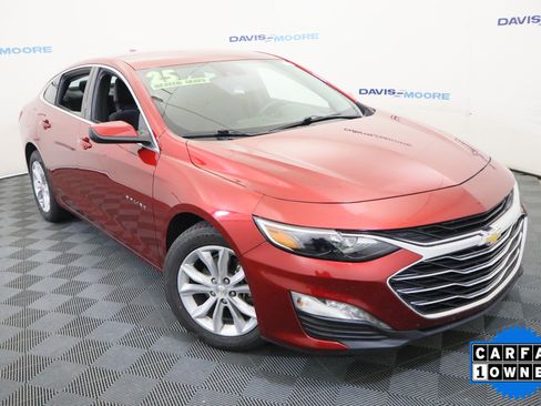 Used 2025 Chevrolet Malibu LT image 2