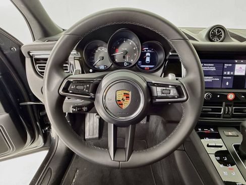 Certified 2025 Porsche Macan AWD/4WD image 15