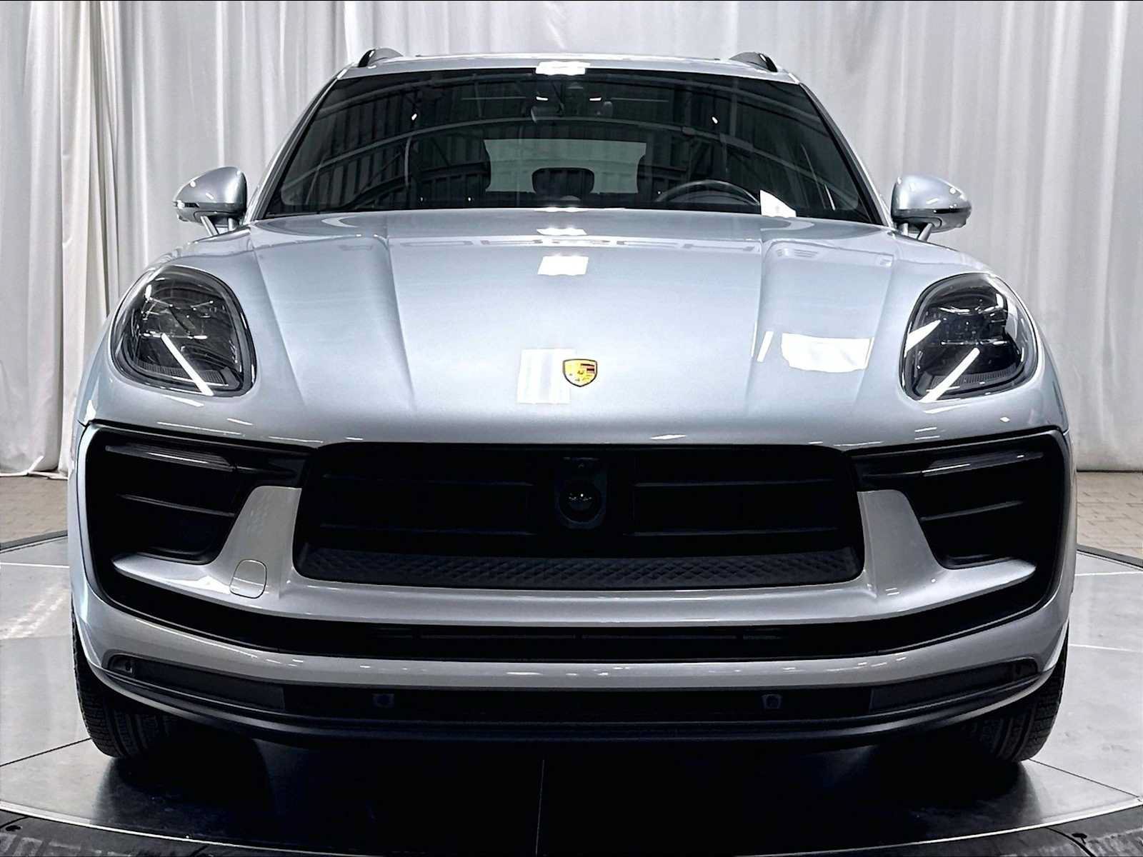 Used 2026 Porsche Macan AWD/4WD image 13