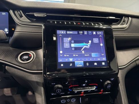 Used 2024 Jeep Grand Cherokee Altitude image 16