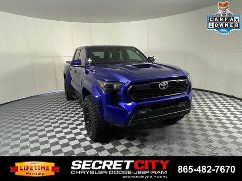 Used 2025 Toyota Tacoma TRD Sport AWD/4WD image 1
